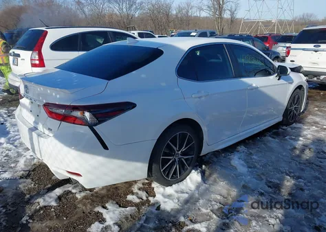 2021 Toyota Camry Se z USA, uszkodzony, nr VIN 4T1T11AK6MU596290